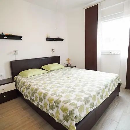 Apartment 3m *